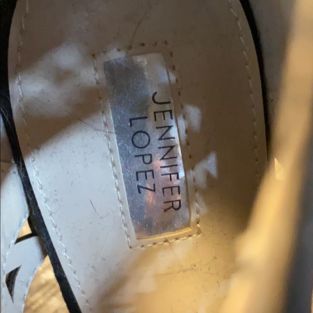 Heels - Picture 3 of 4